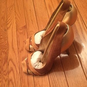 Kenneth Cole Leather peep toe Heels